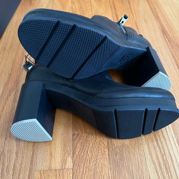 Sorel Black Blake Bootie New in Box - Picture 4 of 10